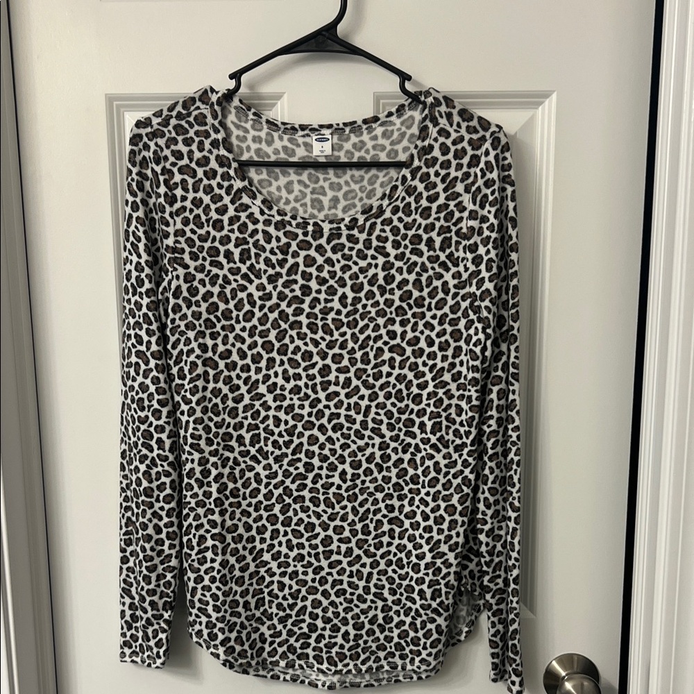 Old Navy Black and White Leopard Print Long Sleeve Tee